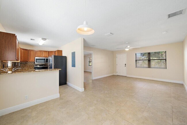 Building Photo - 135 Shore Ct