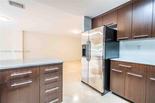 Building Photo - 300 Majorca Ave