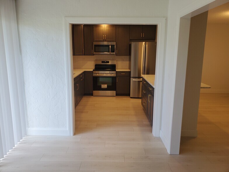 Building Photo - 3159 SW Sunset Trace Cir