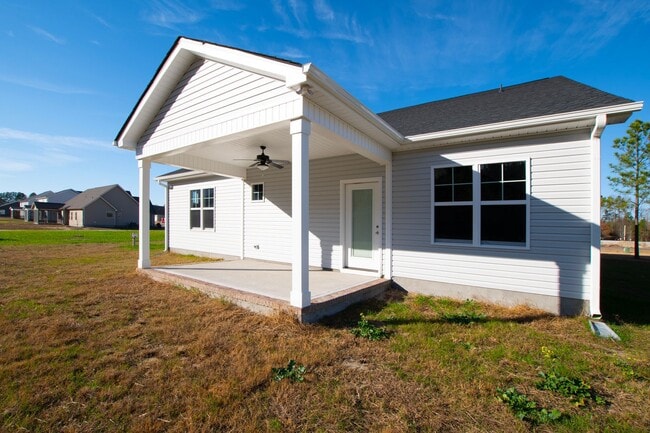 Building Photo - Bright & Spacious 3BR Home w/ 3-Car Garage...
