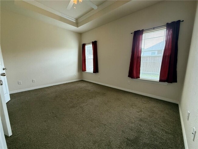Building Photo - 663 Appleridge Dr
