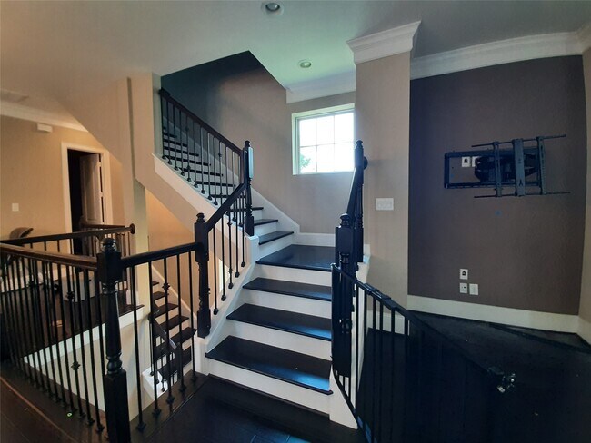 Building Photo - 4315 Schuler St