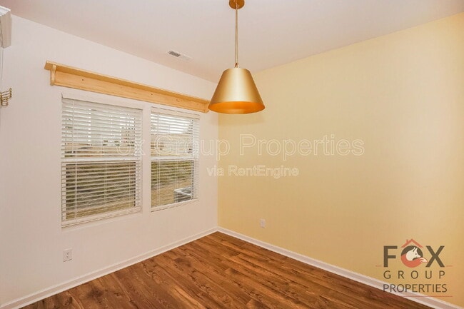 Building Photo - 144 Dyssa Lp