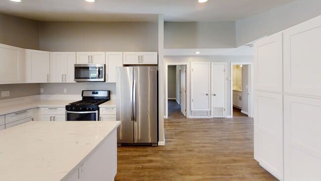 Building Photo - Large Property w/ 2 Kitchens!!