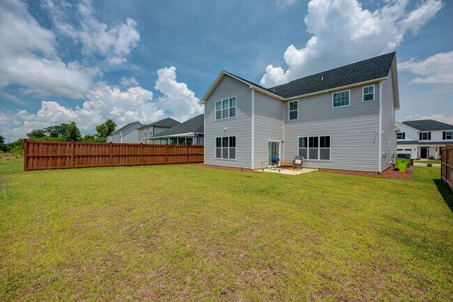 Building Photo - Luxurious 3 bedrooms 2.5 bath home in Nort...