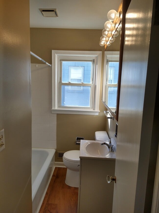 Building Photo - 1510 N Platte Ave