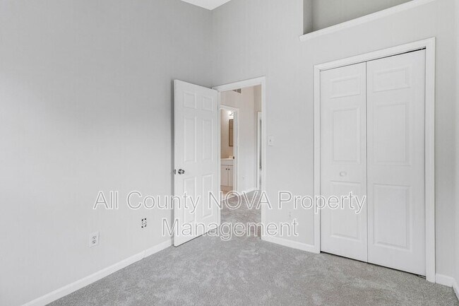 Building Photo - 208 Ellsworth St