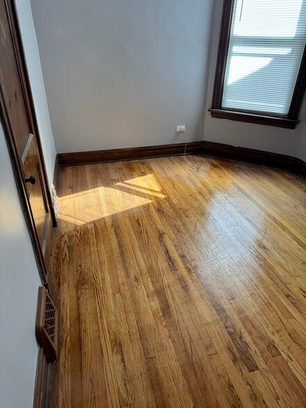 Master Bedroom - 6810 S Calumet Ave