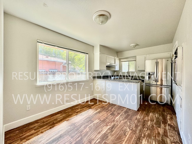 Building Photo - Spacious and Updated 3-Bedroom Duplex in F...