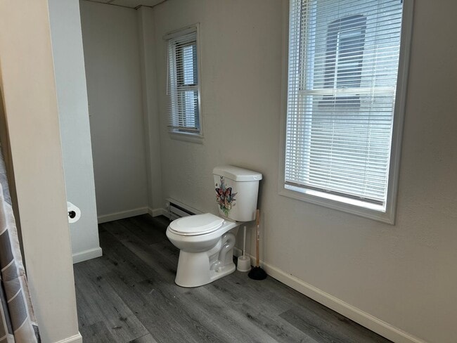 Building Photo - 3 Bedroom 1 Bath Home with Fenced Backyard