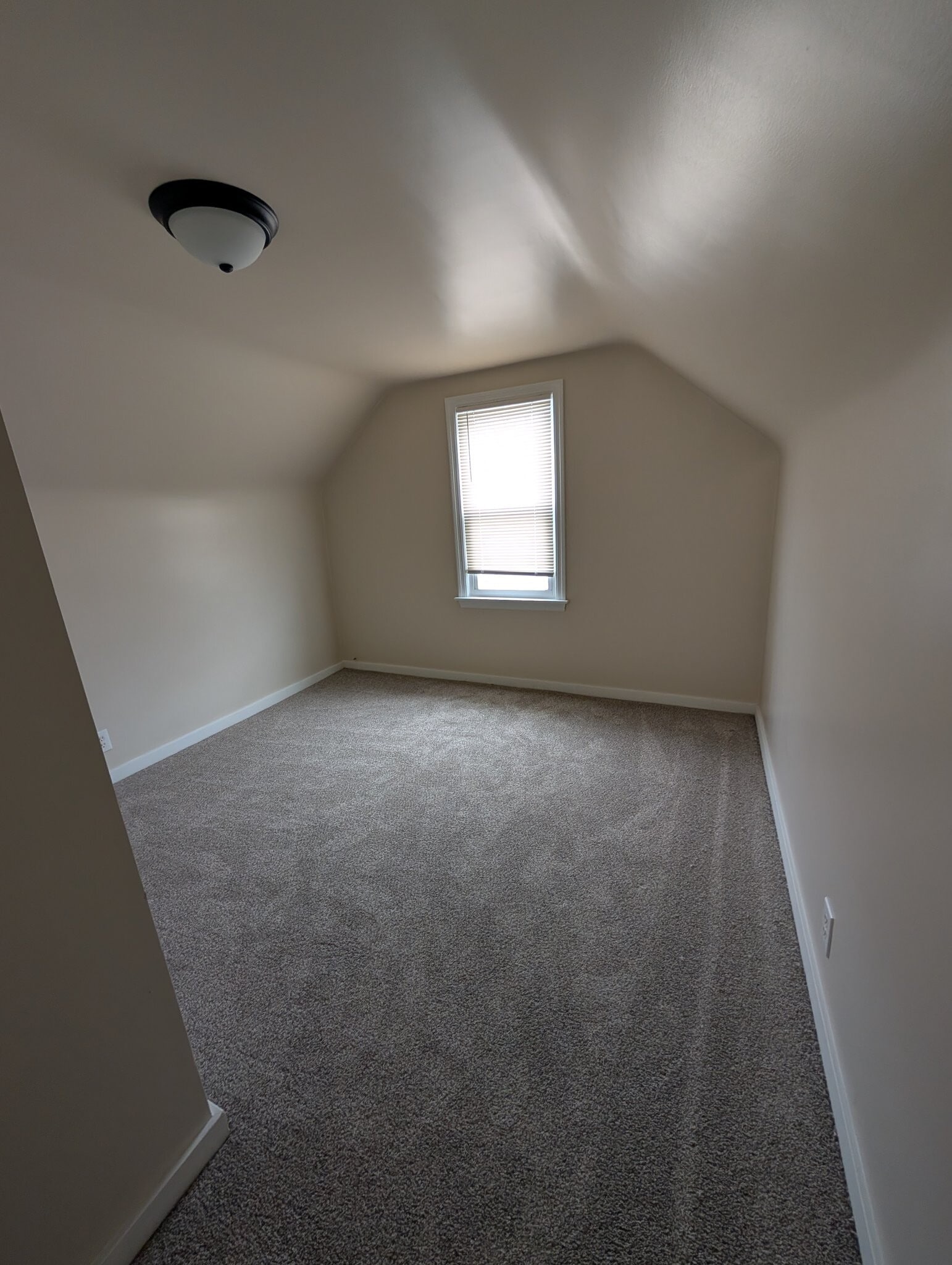 Building Photo - 807 Thurman St