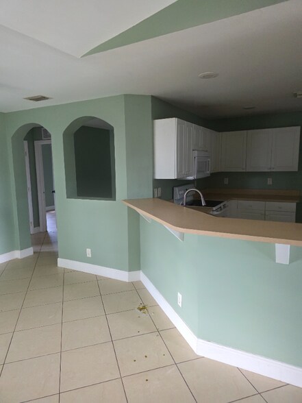 Building Photo - 4124 NE 15th Ave