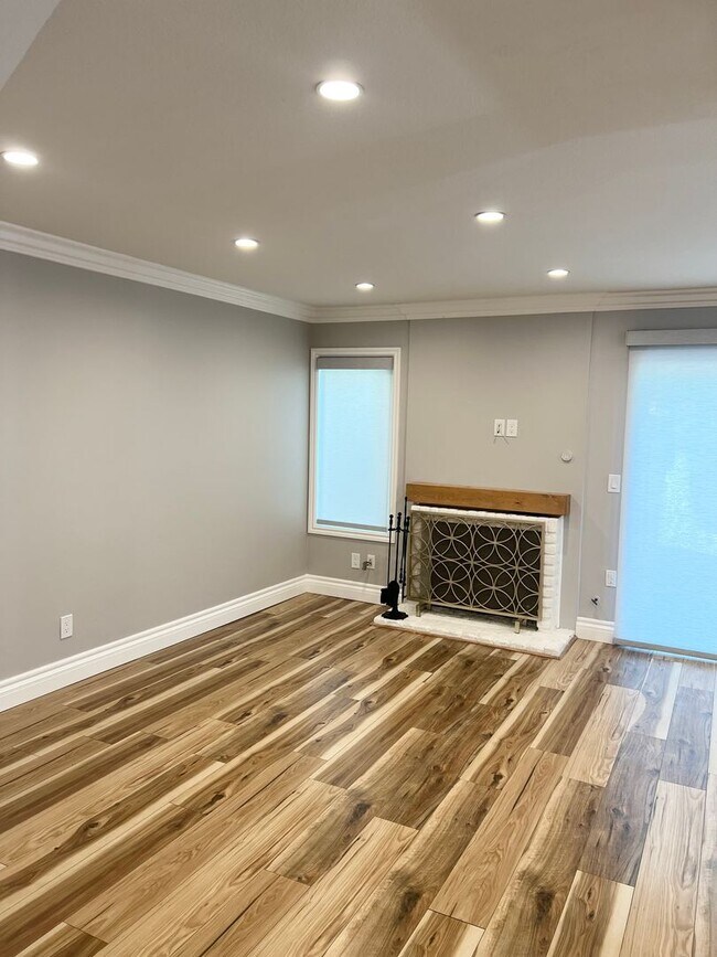 Building Photo - 4 Bed/ 3 Bath Yorba Linda Home with 2 Car Garage