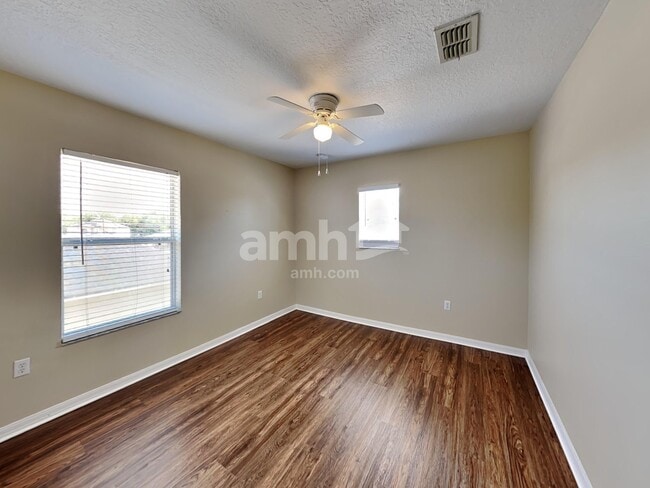 Building Photo - 1612 Redfin Dr