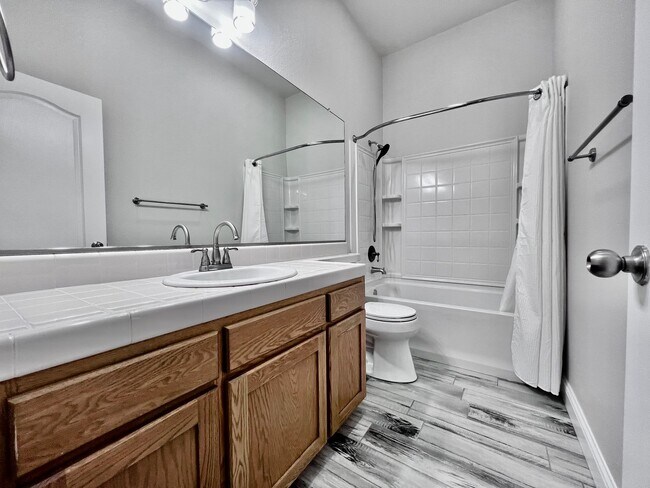 Building Photo - $2,895 Fowler & Church, Spacious 3 Bedroom...