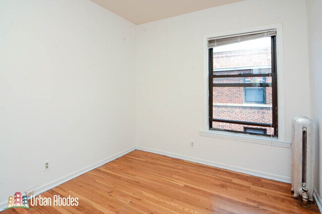 Building Photo - 933 W Sunnyside Ave