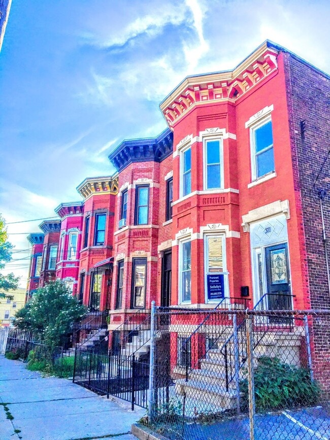Building Photo - 371 Bergen Ave