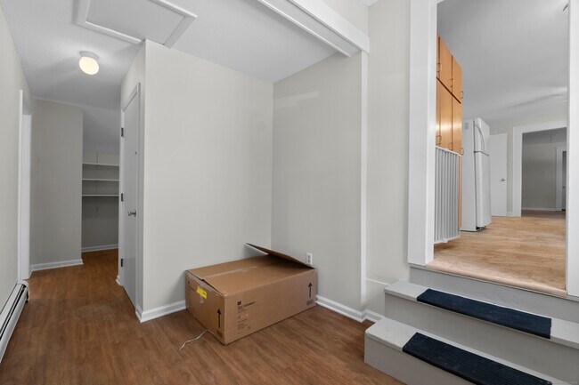 Building Photo - 671 Cornwall Ave