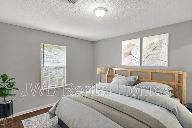 Building Photo - 1518 W 27th St