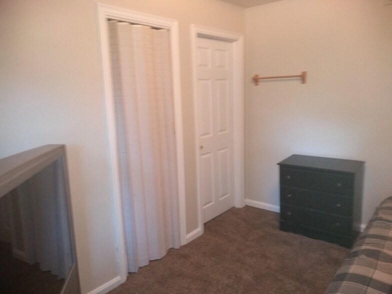 Building Photo - 958 Merriman Rd