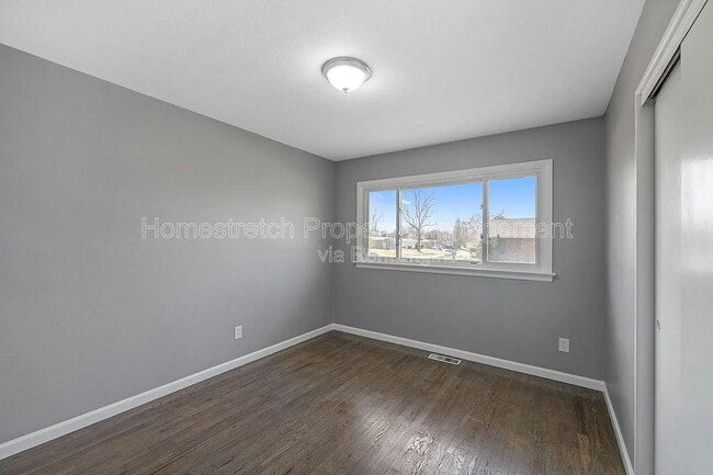 Building Photo - 250 Coteau Ln