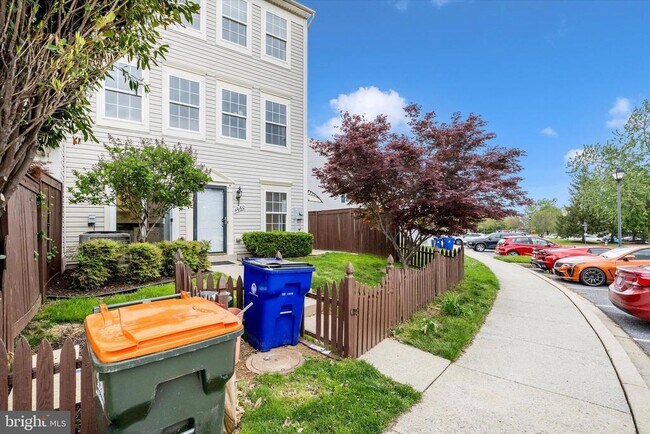 Building Photo - 4960 Clarendon Terrace