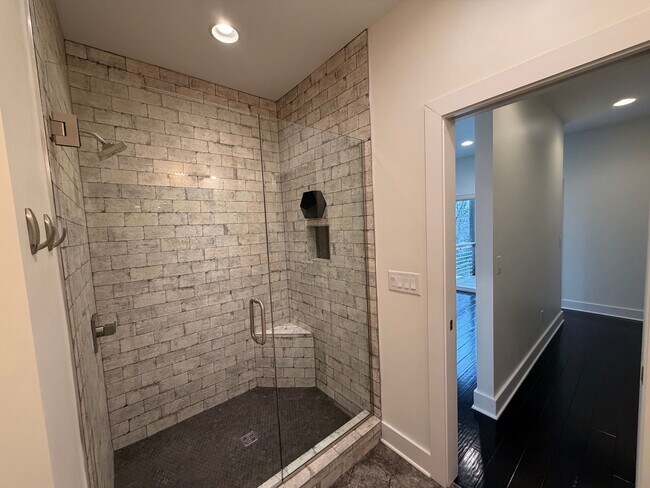 Building Photo - Beautiful Modern Home in Nashville Near the Fairgrounds