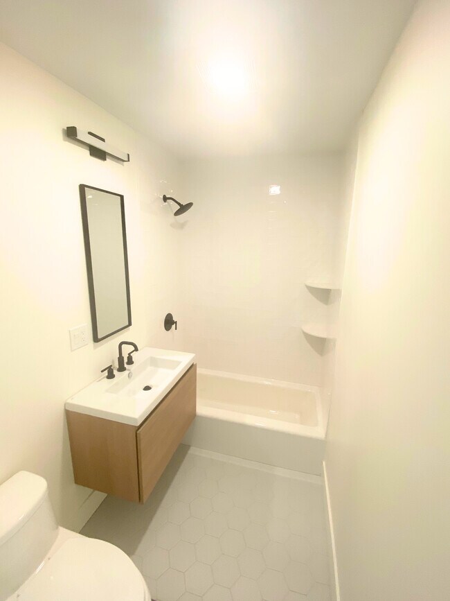 Building Photo - 173 Magnolia St