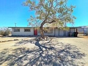 Building Photo - Cozy 3 Bedroom 1.5 Bathroom Near The Natio...