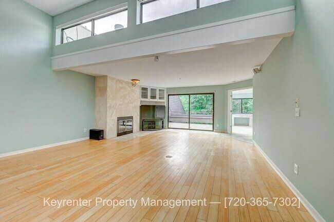 Building Photo - Downtown 3bed/3 bath w/2-car garage - $5500