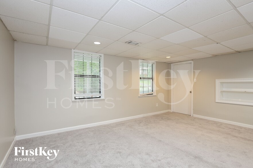 Building Photo - 3800 Charlotte Dr