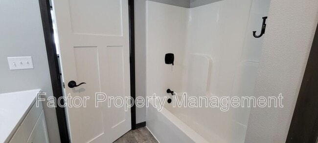 Building Photo - 304 Prairie Rose Trl