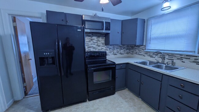 Building Photo - 2114 2nd Ave N