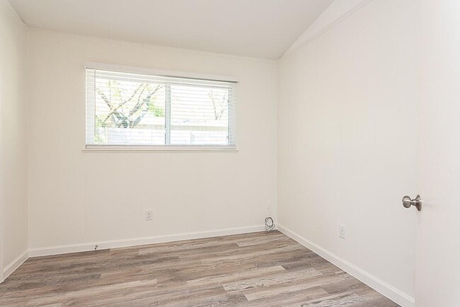 Building Photo - 1119 Mariposa Dr