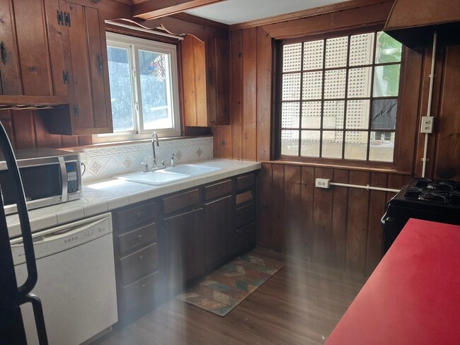 Building Photo - 203 Prospect St