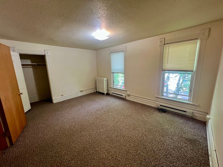 Building Photo - 818 S Barstow St