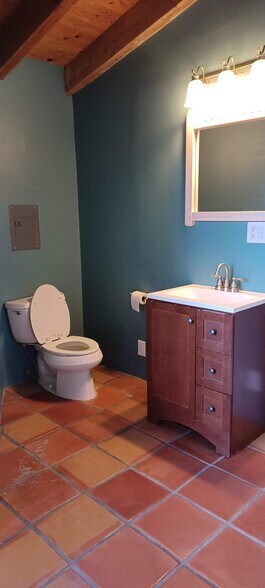 Building Photo - 608 Alicia St