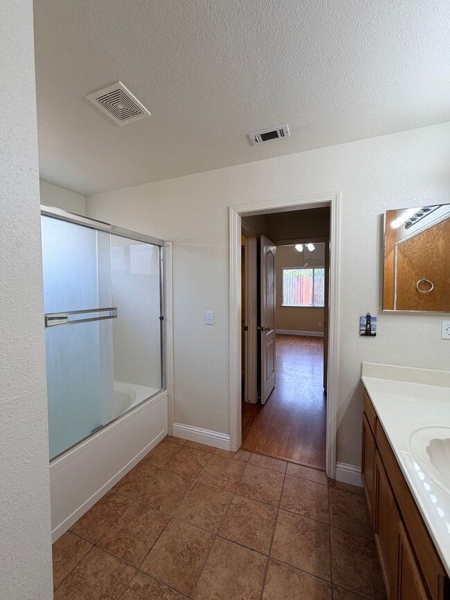 Building Photo - 710 Foothill St