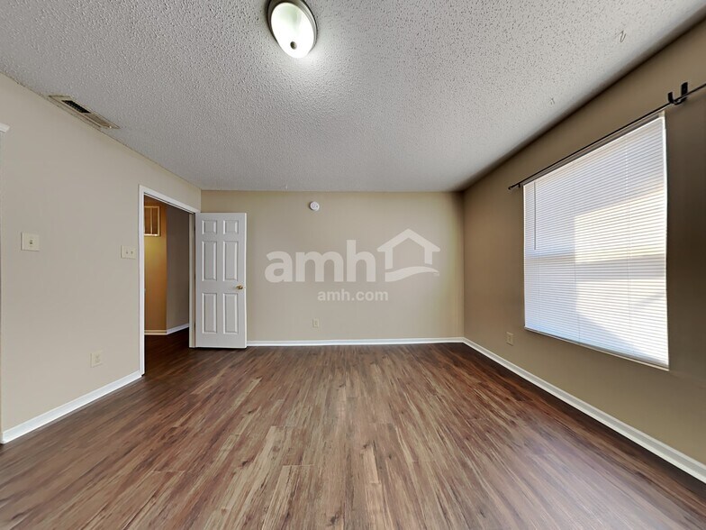 Building Photo - 936 Shenandoah Way