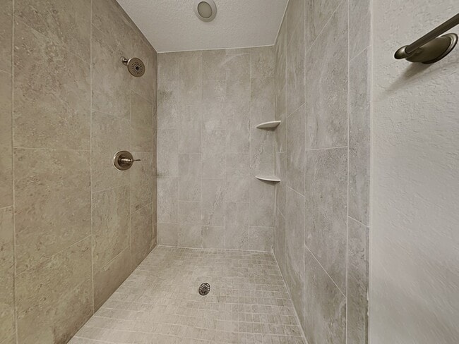 Building Photo - 7292 N Gibralter Dr