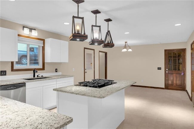 Building Photo - 1616 Maple Ridge Dr