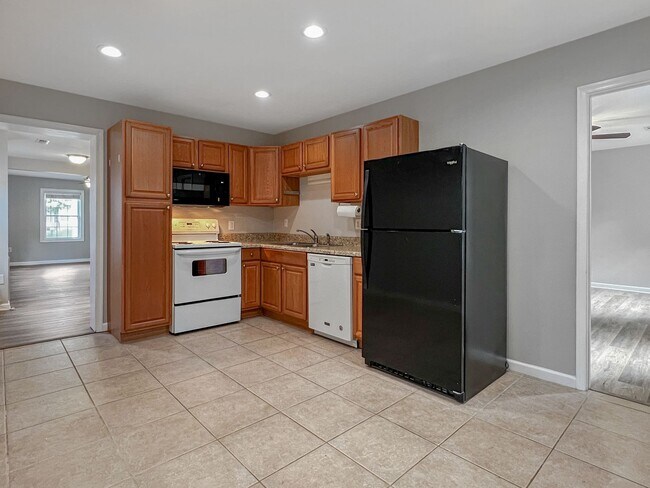 Building Photo - Charming 3 Bed, 2 Bath Home Minutes From B...