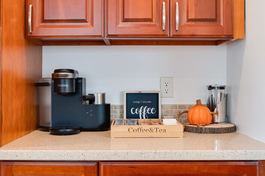 Building Photo - 715 W Wheeler St