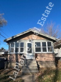 Building Photo - Bright Newly renovated Home in a Quiet West Toledo Neighborhood