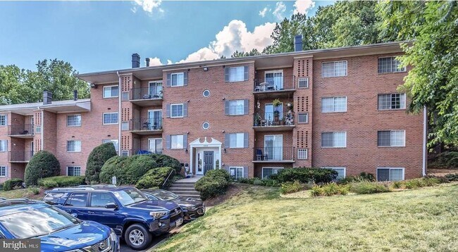 Building Photo - 1543 Colonial Dr