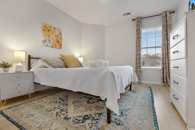 Building Photo - 1204 River Oaks Dr