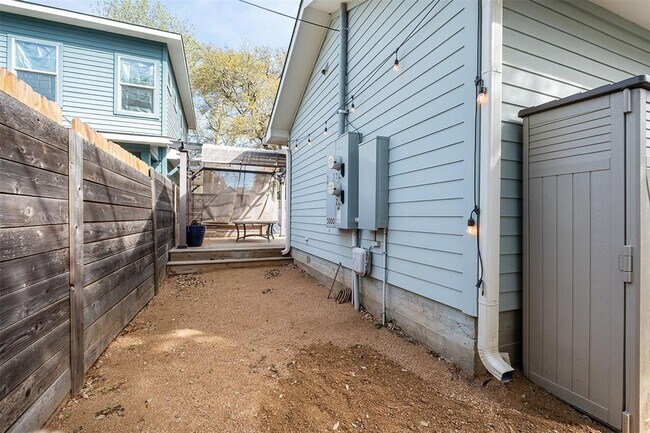 Building Photo - 5000 Lansing Dr