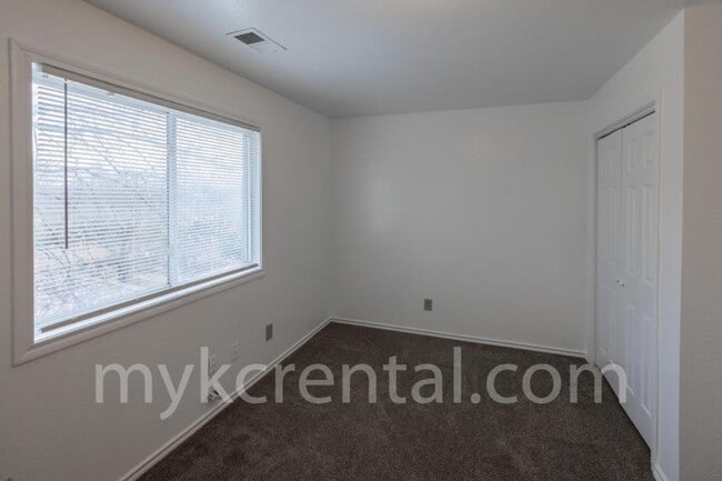 Building Photo - 3026 S 33rd St