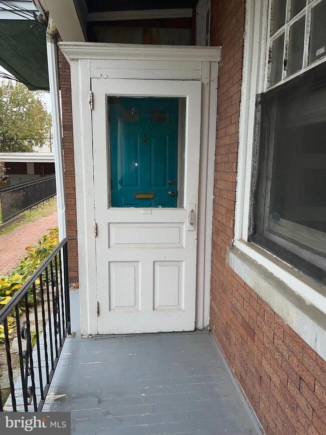 Building Photo - 419 Green Ln