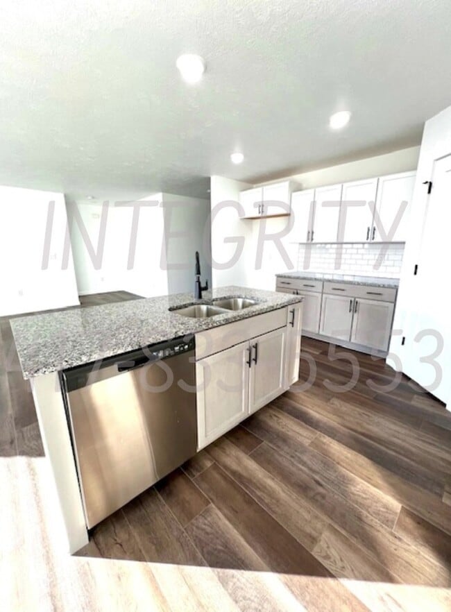 Building Photo - 800 Hoffman Hills Blvd